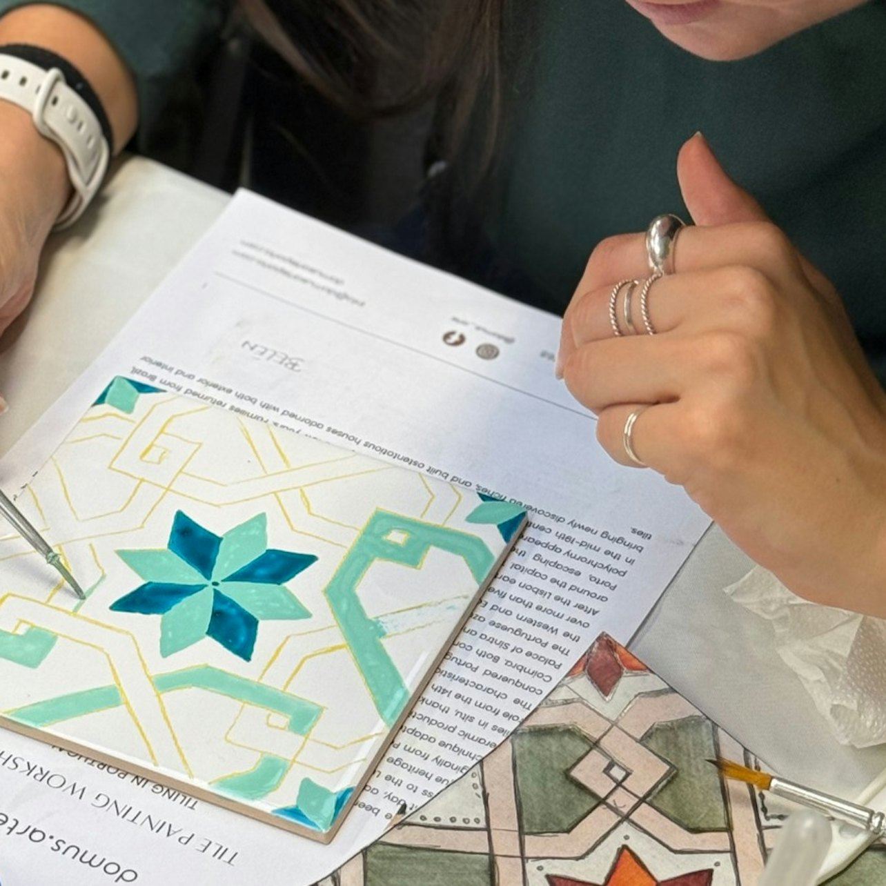 Porto: Laboratorio guidato di pittura su piastrelle + spuntino e vino