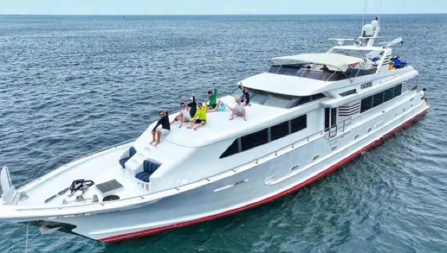 タイ、パタヤでのヨットチャーター|豪華ヨット/カタマランをご用意|シュノーケリング&フィッシング|プール&ウォータースライダー|ウォーターパーティー