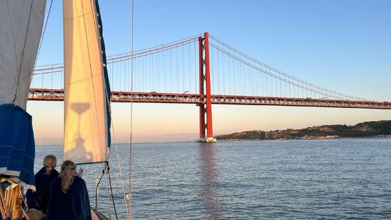 Lisbon: Sailboat Sunset Tour with a Drink