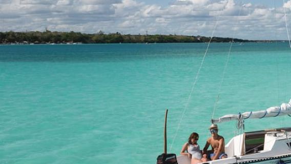 Sailboat tour in the seven colors lagoon of Bacalar