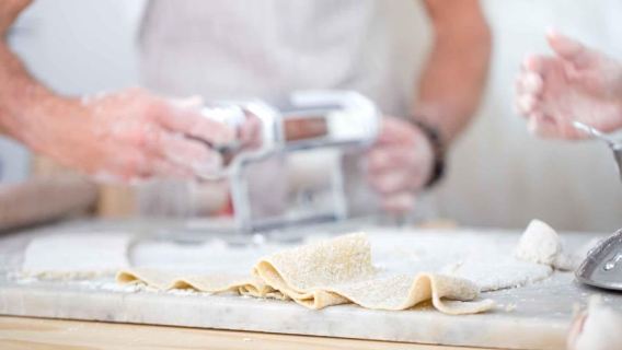 Pune: Traditional Cooking Classes & Dinner with a Chef's Family