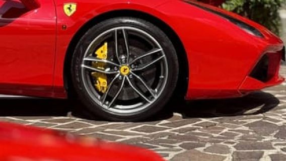 Maranello: Test Drive Ferrari 488