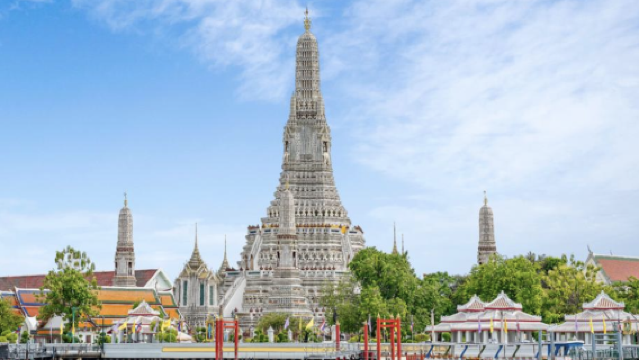 Half-Day Tour: The Grand Palace + Wat Phra Chetuphon Wimon Mangkhalaram Rajwaramahawihan + Wat Arun (Multilingual Guided Tours)