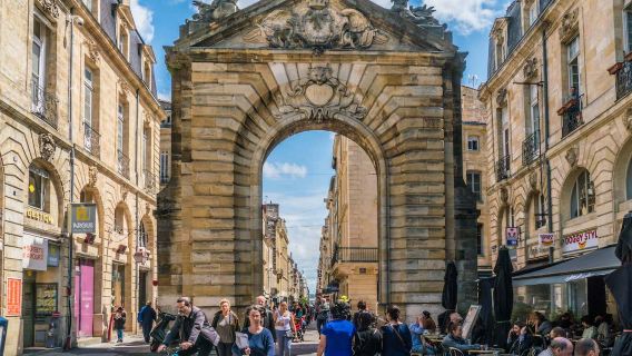 Eatwith-Francesco Profumo-Food & History Tour in Bordeaux Old Town with Local Guide