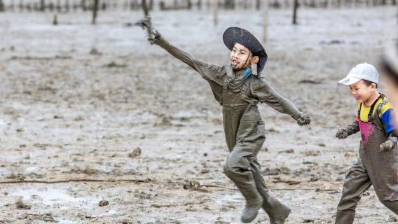 Pengalaman menangkap hidupan laut di Tebal Pasir Niuyu Xiapu (menyediakan alat menangkap hidupan laut + pemandu pelancong nelayan + hasil tangkapan untuk tetamu)