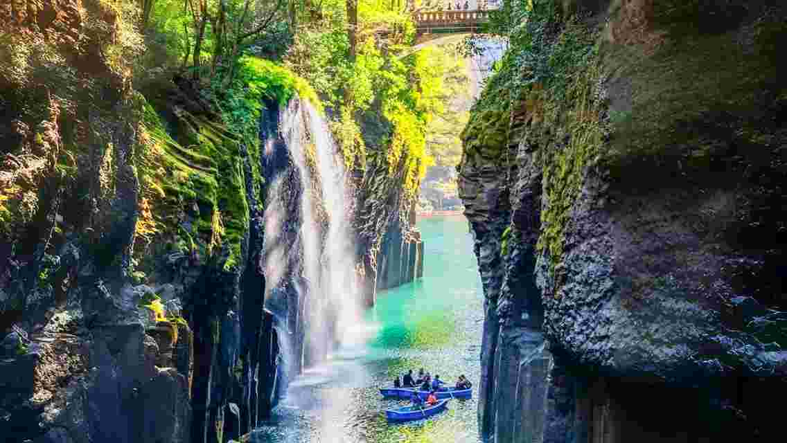 Japan Kitakyushu Kumamoto Castle + Takachiho Gorge one-day tour