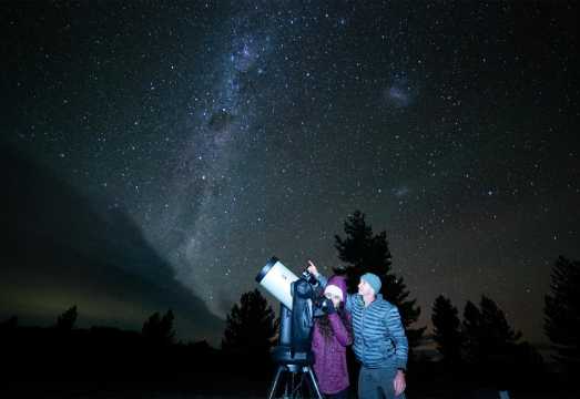 Tekapo chameleon stargazing small group tour for 14 people in Chinese/English (includes hot chocolate, marshmallows and starry sky photo)