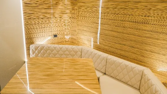 【上海遊艇9888生日求婚精美組合】上海外灘70尺雙體豪華遊艇包船夜遊黃浦江90分鐘+遊艇生日求婚精美佈置