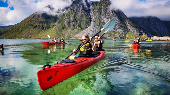 Eggum Lofoten: Kayaking Tour in Lofoten with Snacks
