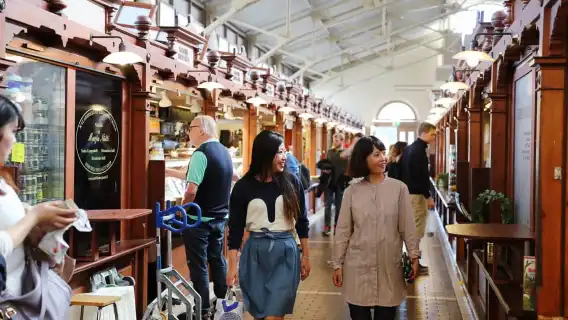 CITY Tour with Food Tasting in Helsinki