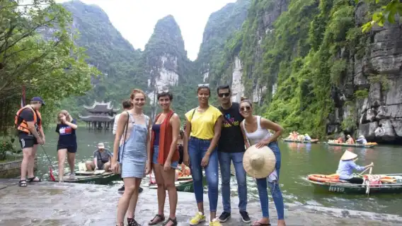 ニンビン1日ツアー：ホアル、チャンアン＆ムアケーブ（ビュッフェランチ・送迎付き）