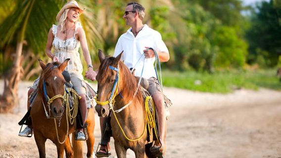 Avventura esclusiva a cavallo in campagna e spiaggia