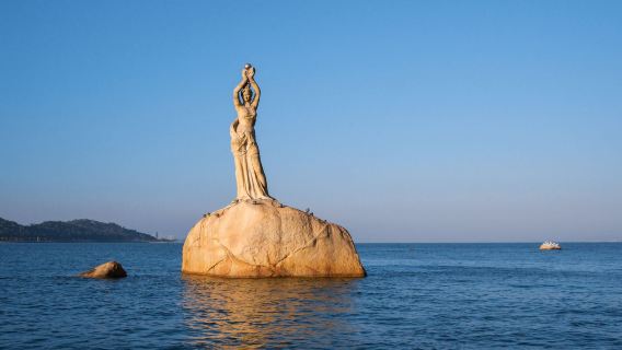 Zhuhai one-day private chartered tour to Hong Kong-Zhuhai-Macao Bridge, Chimelong Ocean Kingdom and The New Yuan Ming Palace with driver-guide