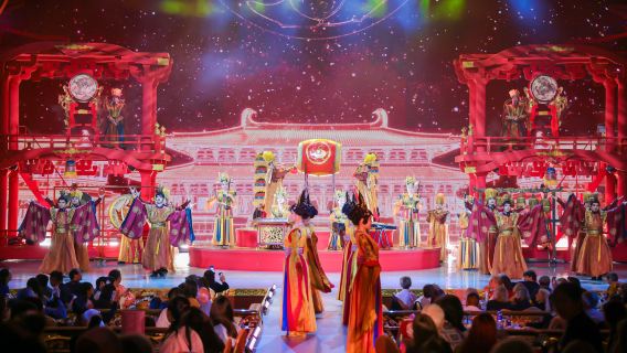 "Büyük Tang İmparatoriçesi" ‖ Xi'an · Tang Müzik Sarayı Şarkı ve Dans Tiyatrosu/Restoranı ‖ Sürükleyici Tang Ziyafeti Deneyimi ‖ Bin Yıllık İhtişamlı Tang Hanedanı'na Yolculuk ‖ Akşam Yemeği · Çift Kişilik Bilet