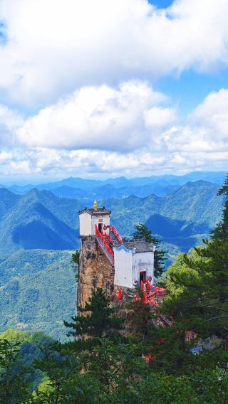 Zhongnan Shanzhai + Tayun Mountain Day Tour with Bilingual Service in Shangluo, Shaanxi