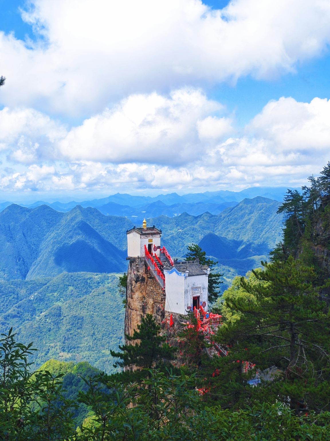 Zhongnan Shanzhai + Tayun Mountain day tour with English service in Shangluo, Shaanxi