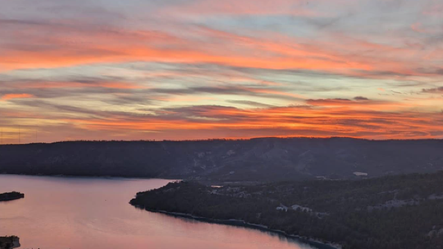 法國馬賽-瓦倫索勒薰衣草-聖十字湖【中文專車-愜意舒適】