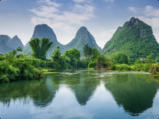 漓江風景区の遊覧船＋遇龍河＋銀子岩＋相公山＋千里江山図大型水墨画