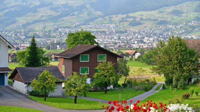 瑞士蘇黎世+因特拉肯+龍疆+圖恩湖+布里恩茨湖｜春季明星路線