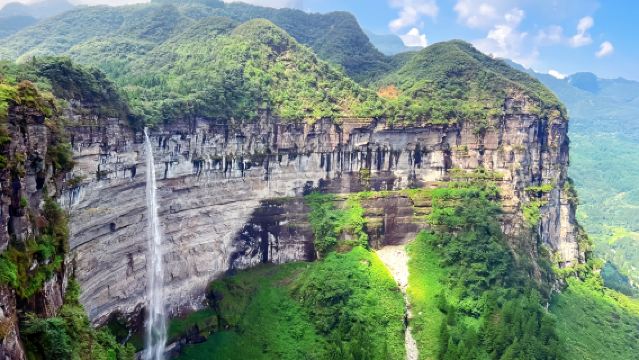 Chongqing Private Loop Day Tour: Emerald Lakes, Waterfall, Cloud Sea & Golden Forests