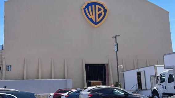 Los Angeles (airport/train station/Universal Studios) point-to-point transfer/customized private charter