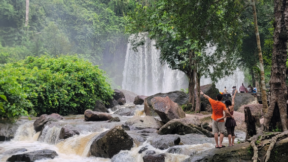 Banteay Srei Tour with Kulen Mountain Waterfall and Picnic Lunch from Siem Reap 