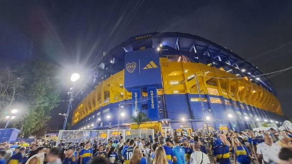 Buenos Aires: Football Match Experience with a Local