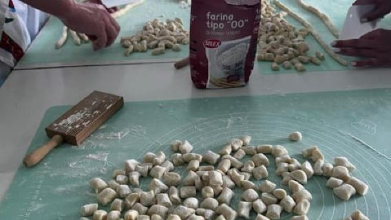 アマルフィ：料理教室、ピザ作り体験、またはレモンスパ