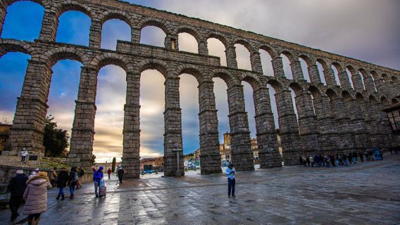 Madrid pergi-balik Segovia, meneroka saluran air Rom dan istana zaman pertengahan lawatan sewa peribadi, perjalanan boleh disesuaikan