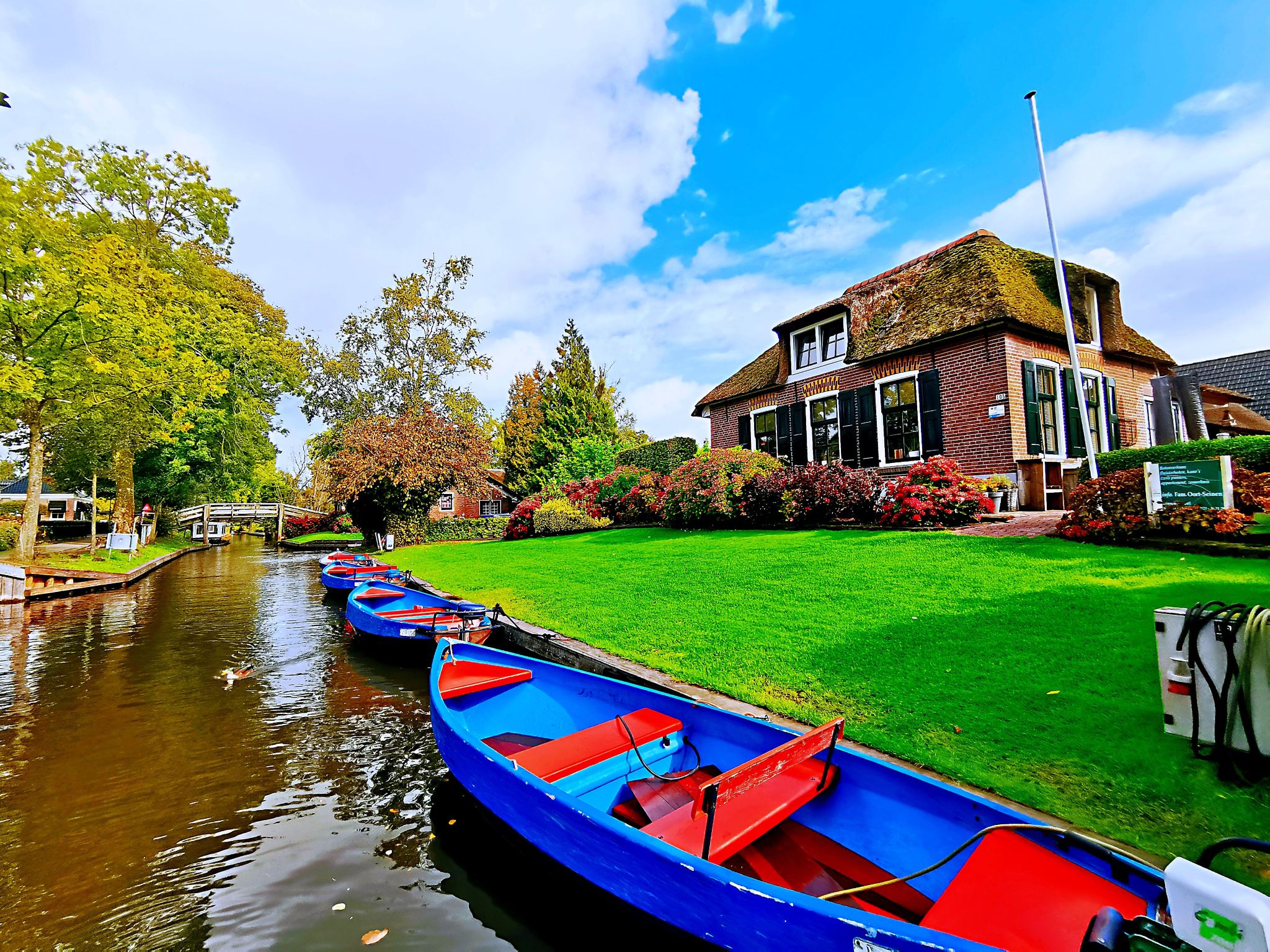 Day Tour to Giethoorn, Afsluitdijk, Zaanse Schans [Small Group Max. 8 pax, Hotel Pick-Up]