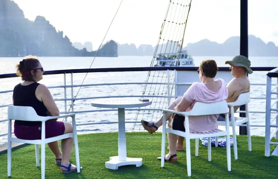 下龍灣全日遊(含接送及午餐)豪華郵輪之旅