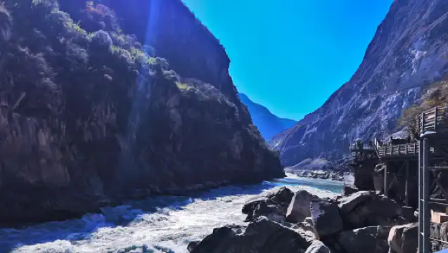 麗江拉市海+長江第一灣+香格里拉虎跳峽一日遊【8人純玩小團】