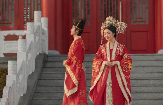 興城旅拍【婚禮跟拍航拍街拍抓拍約拍/婚紗寫真/商業攝影攝像/翻譯】