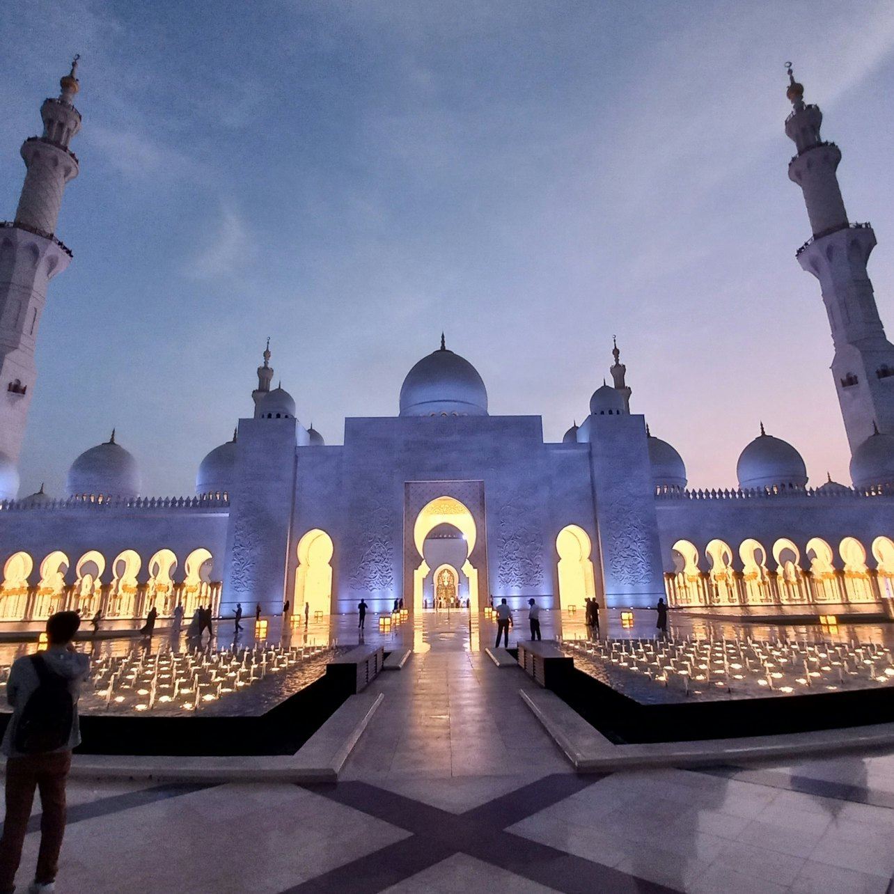 ทัวร์คอมโบมัสยิดใหญ่แห่งอาบูดาบีและทัวร์ซาฟารีทะเลทรายดูไบ: