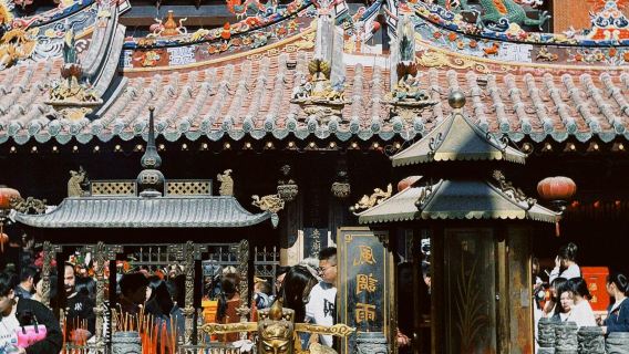 Quanzhou Kaiyuan Temple + West Street + Qingyuan Mountain 1-day tour with English service