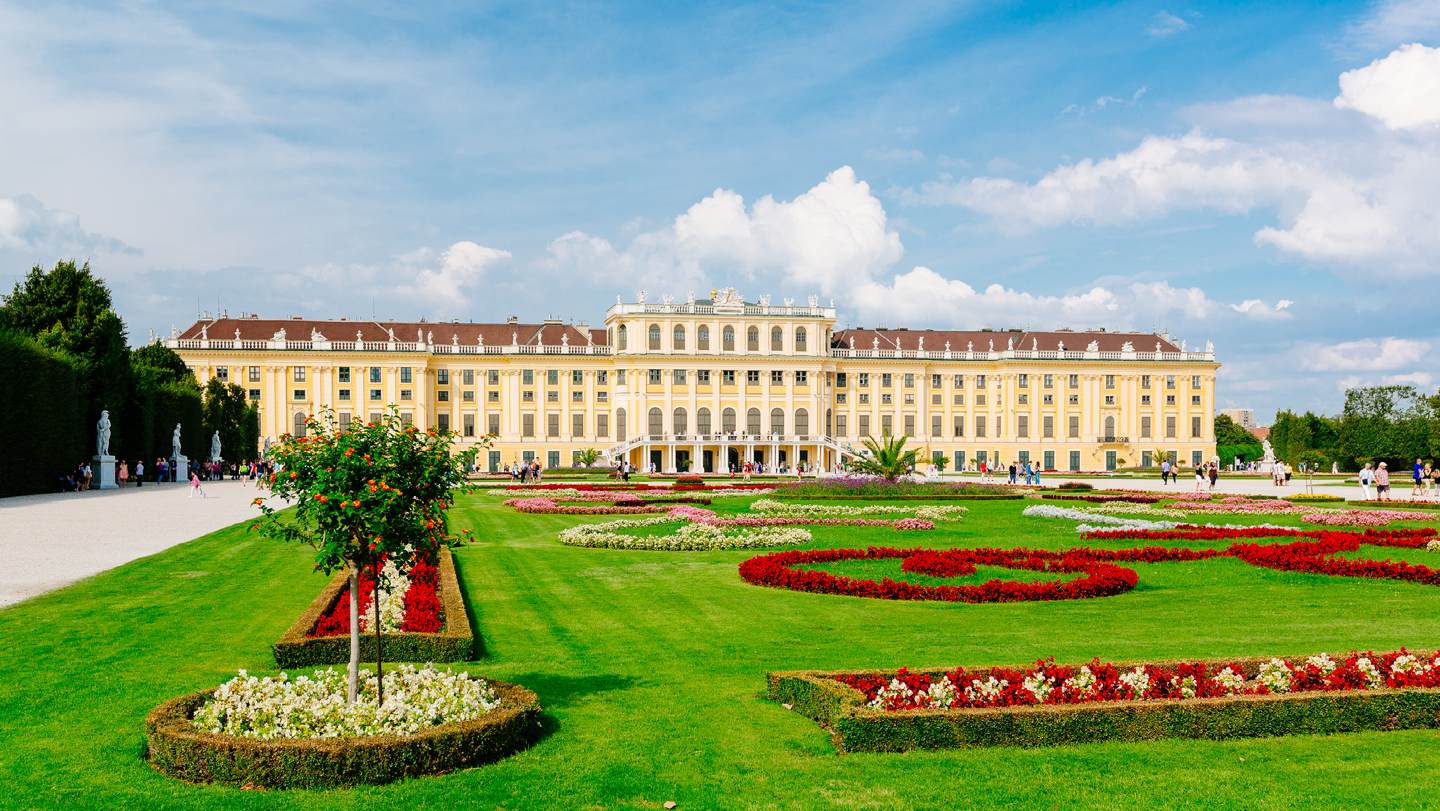Vienna Schönbrunn Palace Half-Day Tour [Small Group of 8 with Professional Guide in Chinese, English, and Korean]