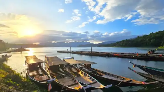 จากภูเก็ต: อุทยานแห่งชาติเขาสก + ทัวร์วันเดียว/ทัวร์หลายวัน เรือหางยาวทะเลสาบเชี่ยวหลาน