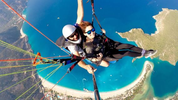 Bali Timbis Gleitschirmfliegen Tagesausflug Uluwatu RIUG Gleitschirmfliegen mit Transfer