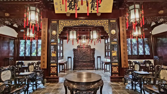 Shanghai-Museum + Chenghuangmiao-Tempel + Yu-Garten + Shanghai Ocean Aquarium + Shuiguo Hot Spring Life