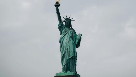 NYC: Tur Berpemandu Patung Liberty dan Pulau Ellis