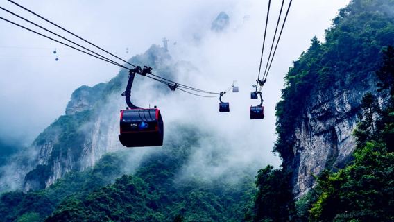 Excursión privada de un día a la montaña Tianmen y al Paseo del Cristal