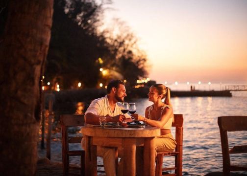 Ritmi della notte con buffet, open bar e spettacolo in stile Cirque du Soleil