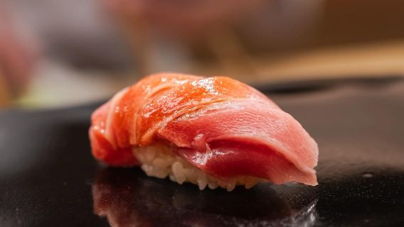 Токио, Япония: услуга бронирования столика в популярном ресторане TSushi Sugita