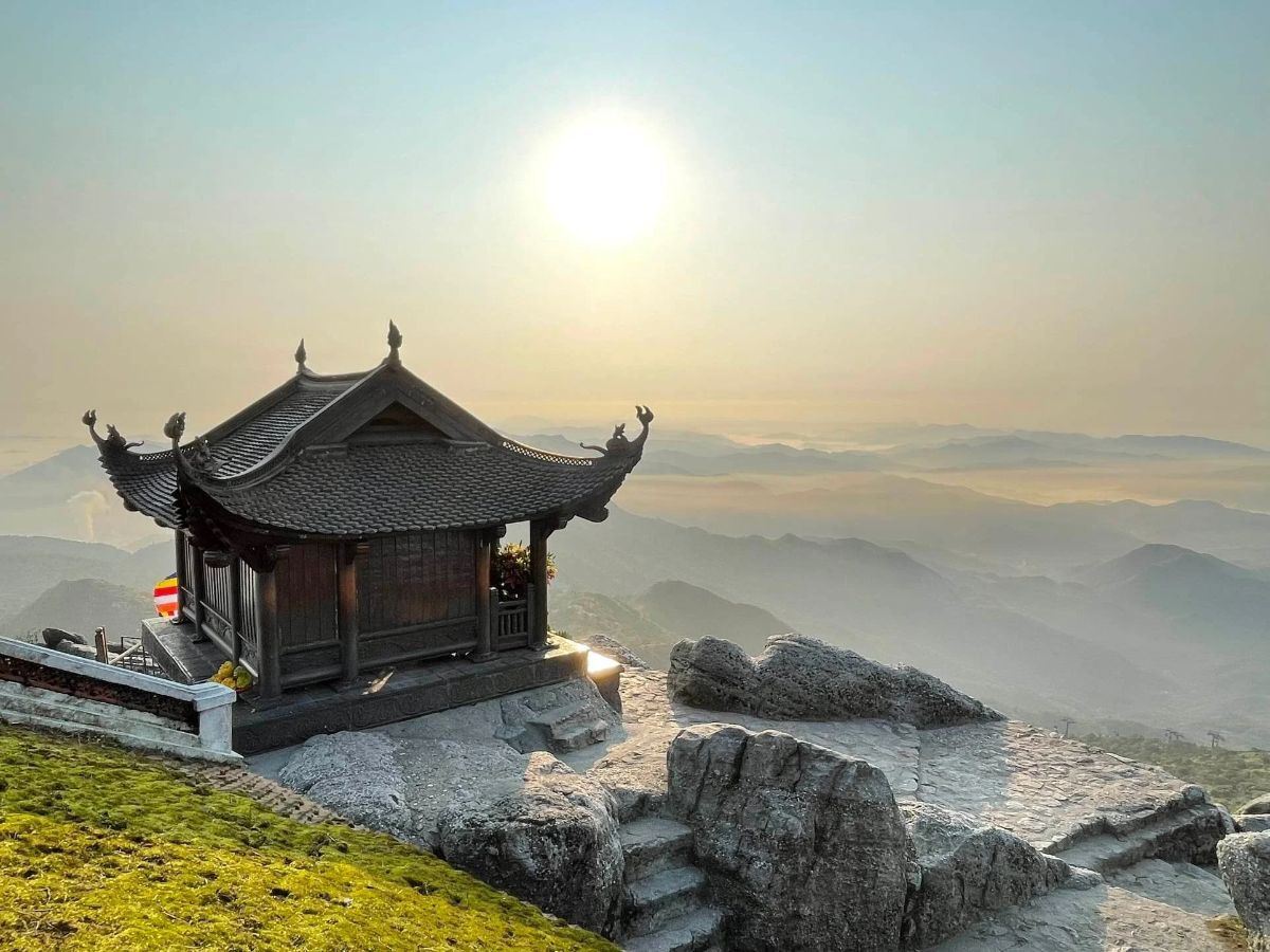 Yen Tu Mountain Buddhist Cultural Exploration Private Tour (Cable Car + English/Korean Guide Included)