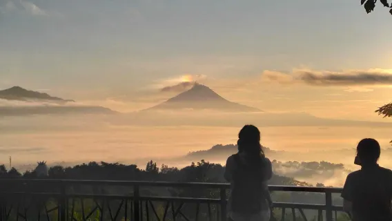 Alba a Punthuk Setumbu, Tempio di Borobudur e Tempio di Prambanan|Multilingue