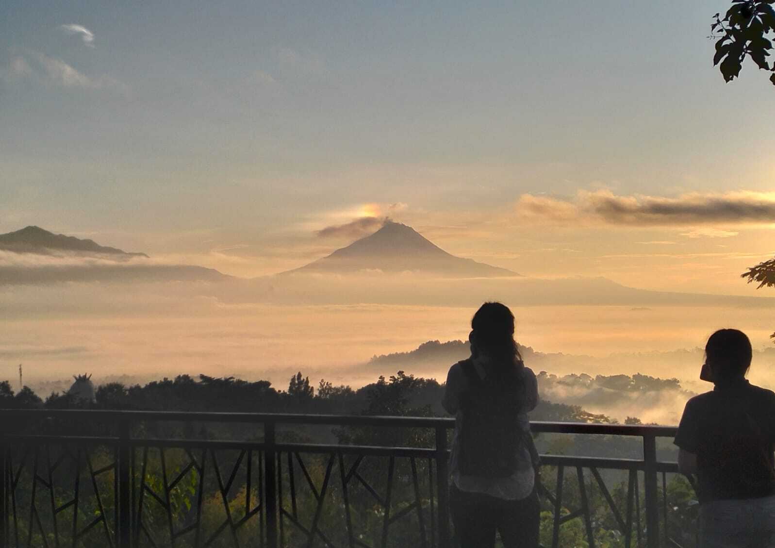 Alba a Punthuk Setumbu, Tempio di Borobudur e Tempio di Prambanan|Multilingue