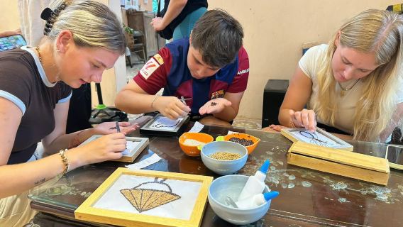 Taller de Mosaico de Arroz en el Museo Tam Coc, Ninh Binh