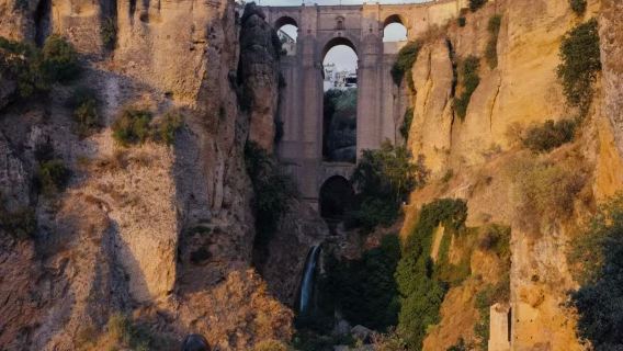 lawatan sehari sewaan peribadi ke Sevilla + Long Daloh + bandar putih zahara di Sepanyol