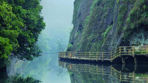 Taining Day Tour: Jin Lake + Ganluyan Temple + Nine Dragon Pond (Including Bamboo Rafting)