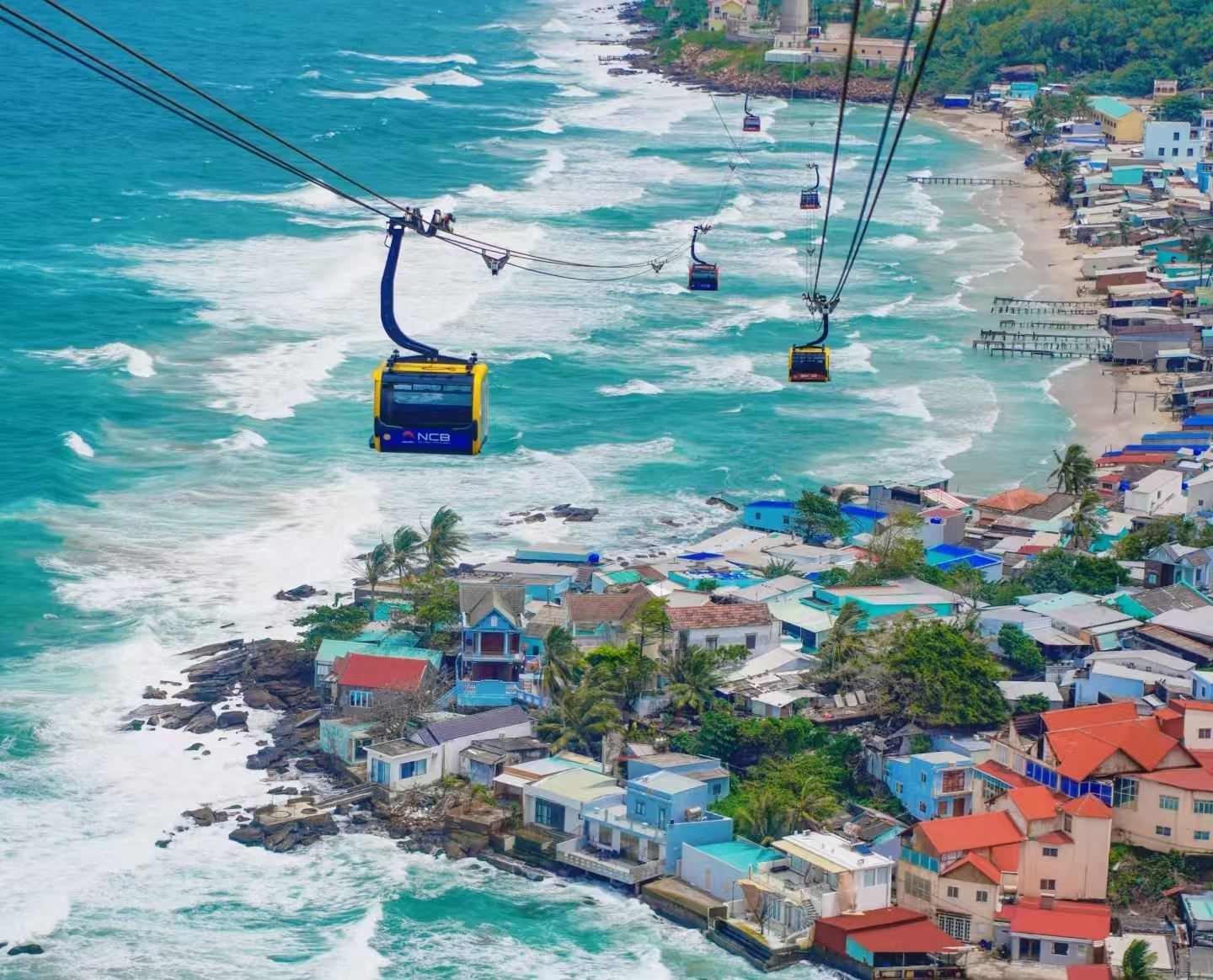 Phu Quoc Island + May Rut Island + Gam Ghi Island + Thom Island Cable Car + Water Park 1-day Tour [Including Buffet Lunch]